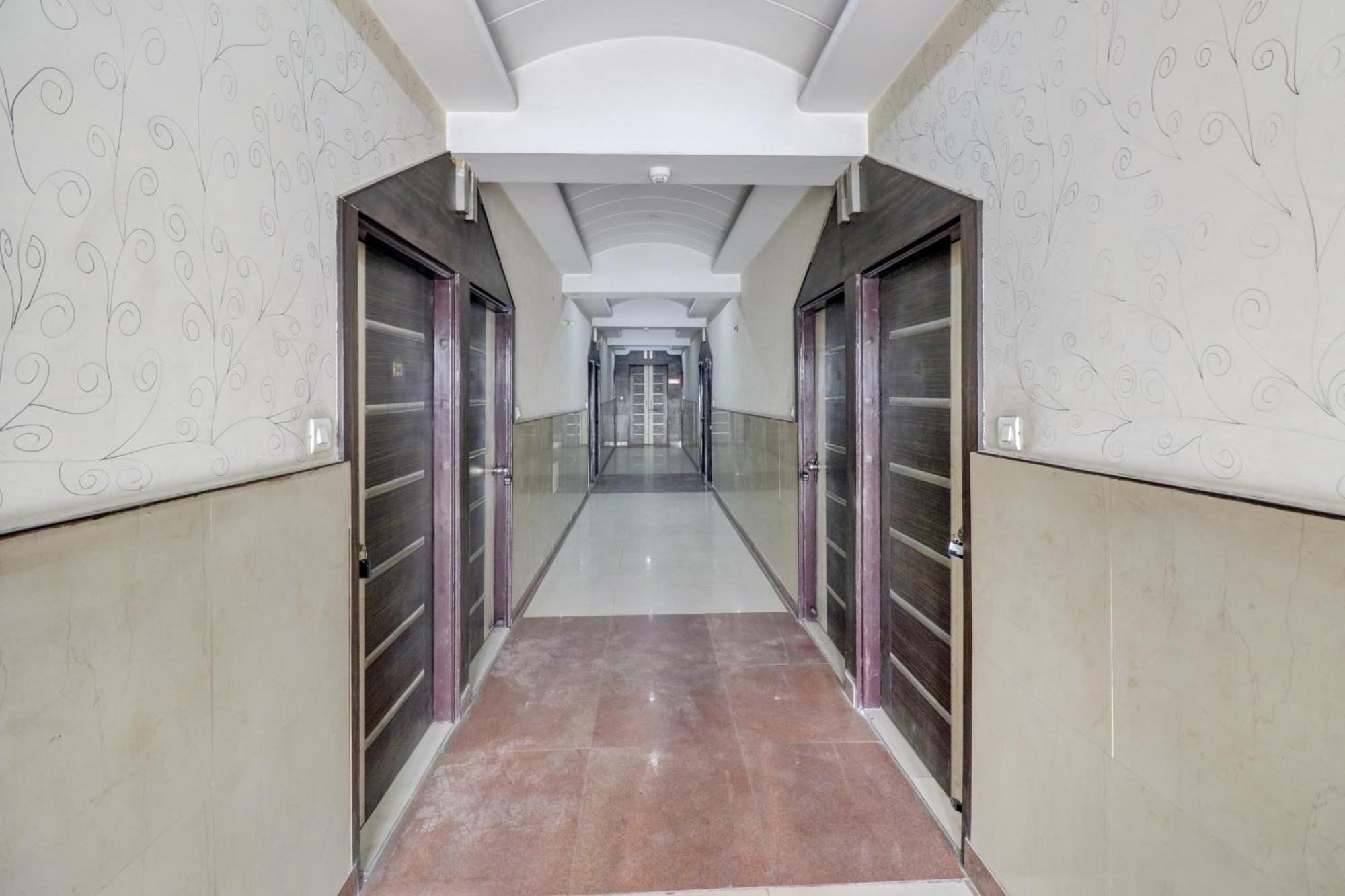 Hotel O Mukut Mahal Meerut Buitenkant foto