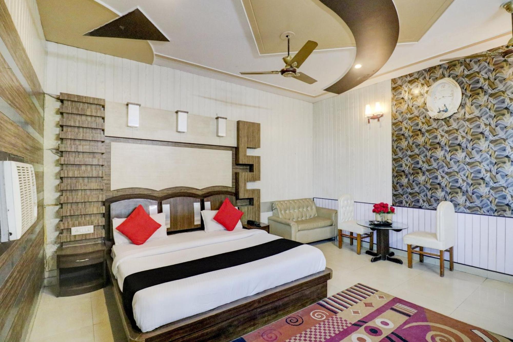Hotel O Mukut Mahal Meerut Buitenkant foto